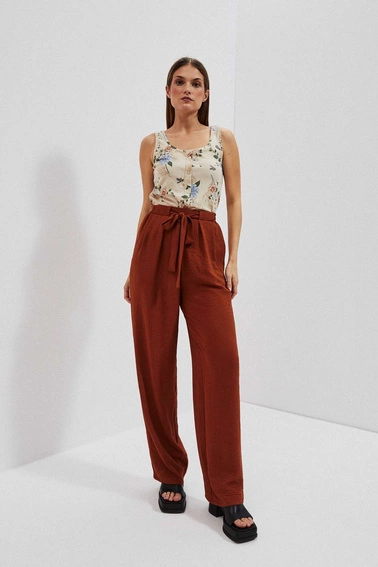 Top z kwiatowym printem