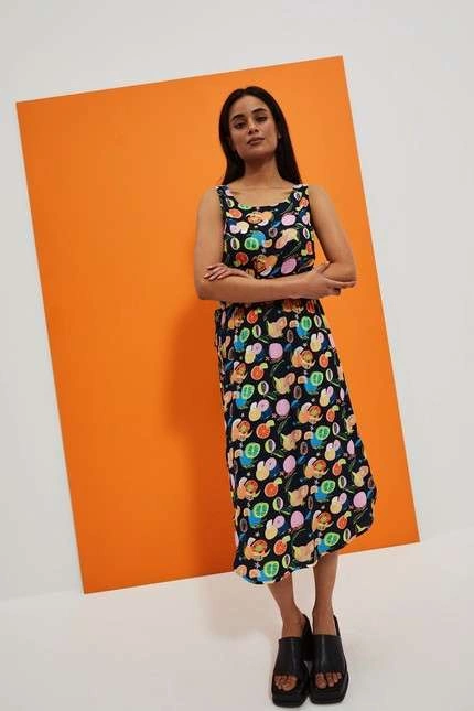 Wzorzysta sukienki midi