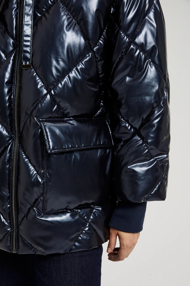 Pikowana metaliczna kurtka z kapturem grantowa