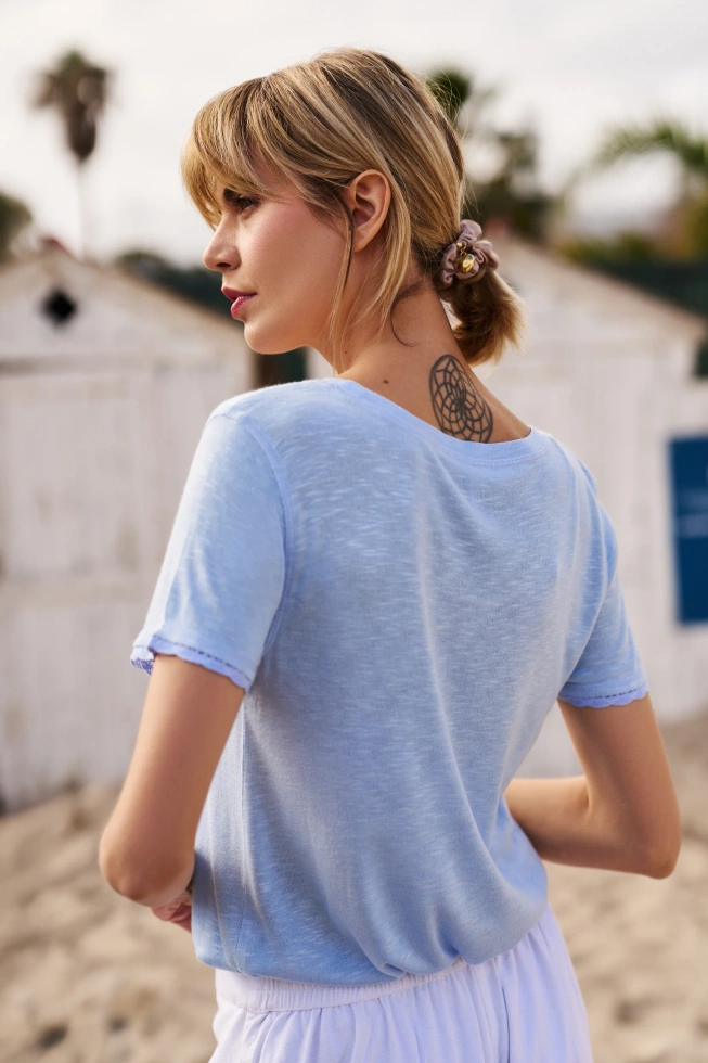 Bluzka z okrągłym dekoltem błękitna