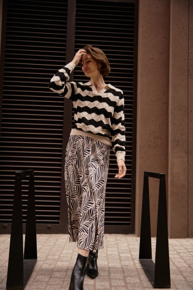 Sweter z kołnierzykiem beżowy