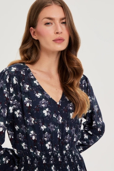 Wiskozowa sukienka w kwiaty granatowa 