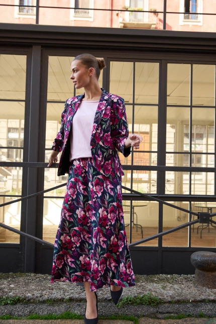 Spódnica w kwiaty granatowa