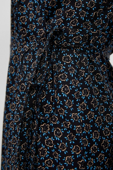 Sukienka midi wiązana w talii 