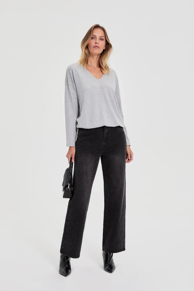 Sweter z dekoltem w serek szary