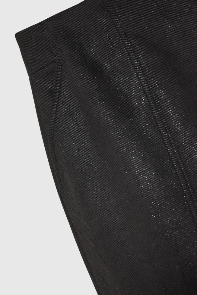 Ołówkowa spódnica o długości przed kolano czarna