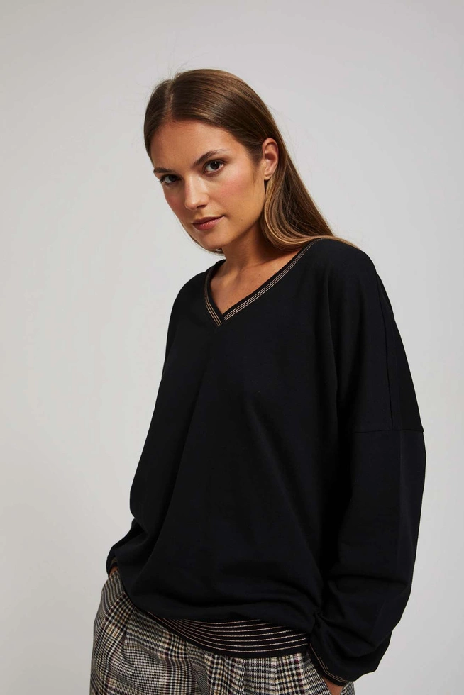 Bluza z dekoltem w serek czarna