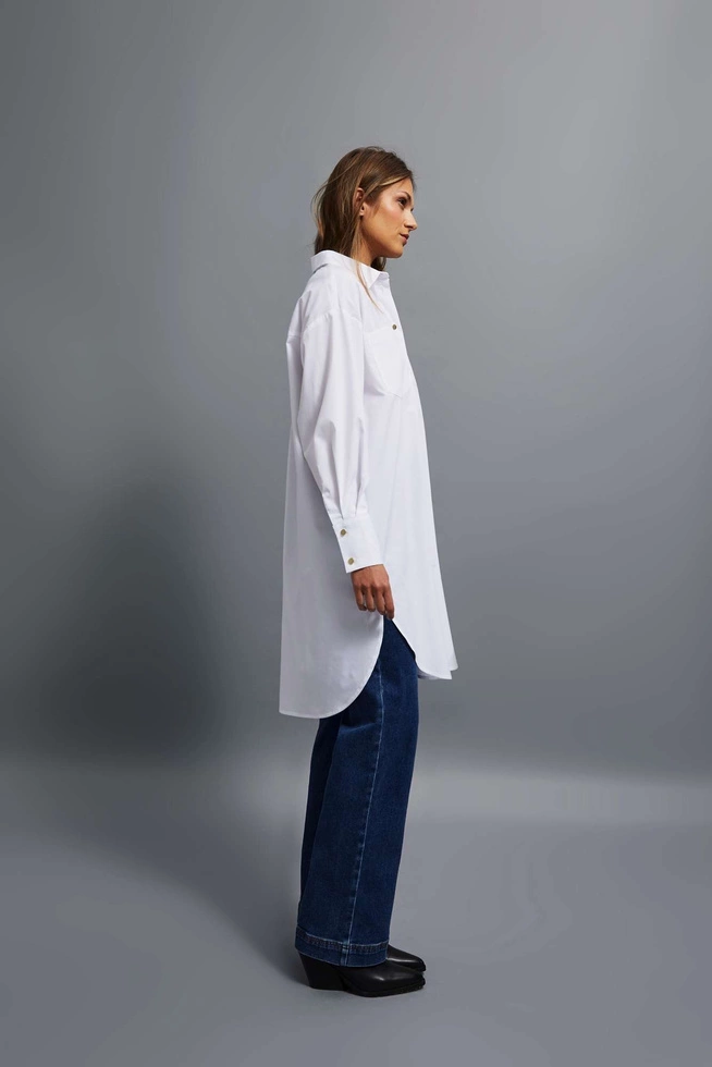 Koszula oversize ze złotymi guzikami biała