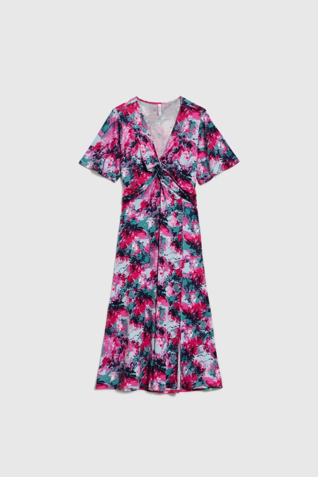 Wzorzysta sukienka z dekoltem fuksjowa