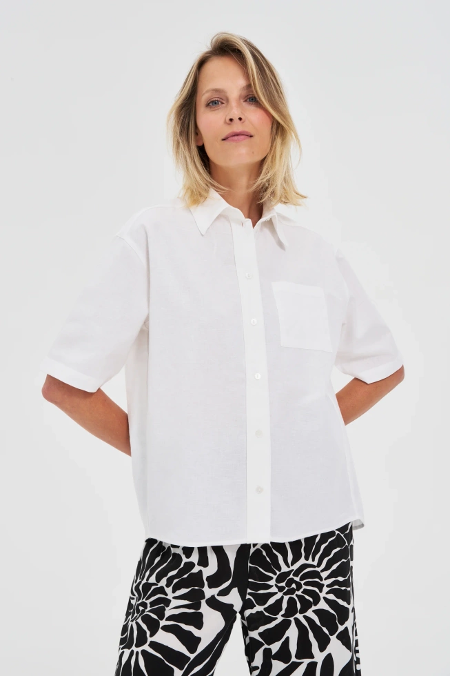 Koszula z krótkimi rękawami i kołnierzykiem biała