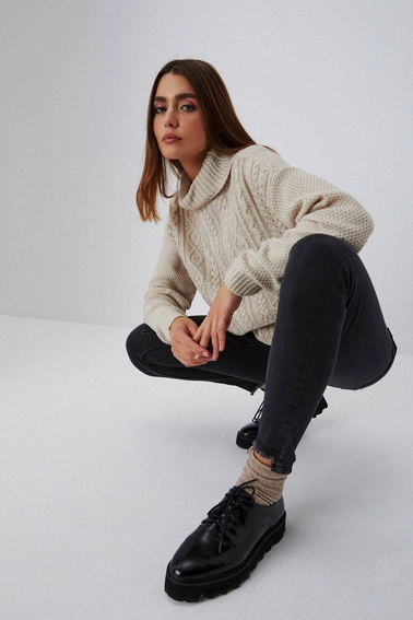 Jeansy skinny medium waist z postrzępionymi nogawkami grafitowe