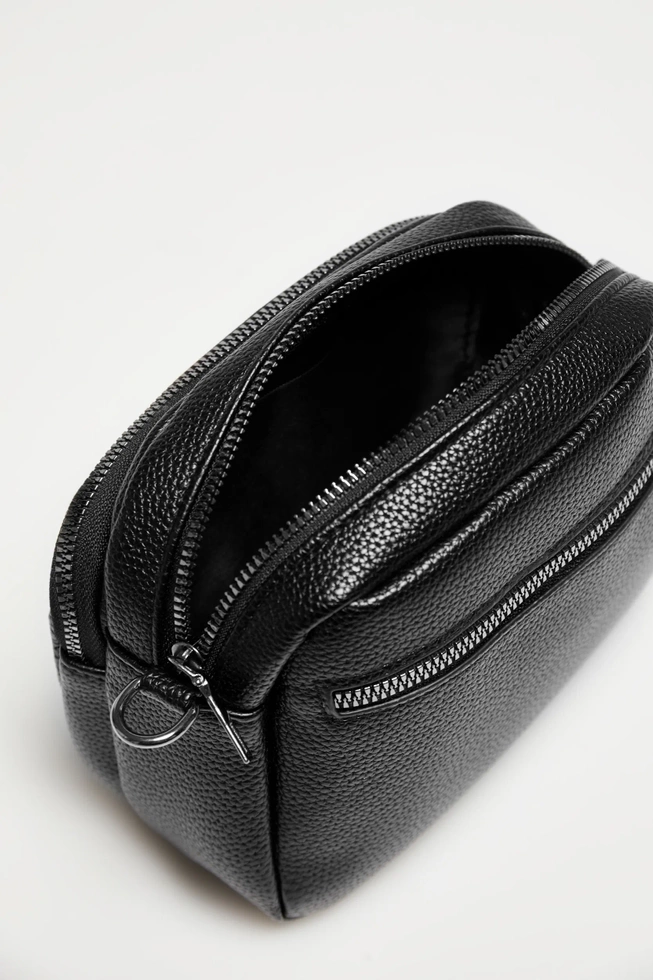 Mała torebka z ekoskóry czarna