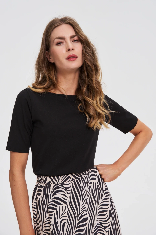 Dopasowana bluzka z krótkimi rękawami czarna