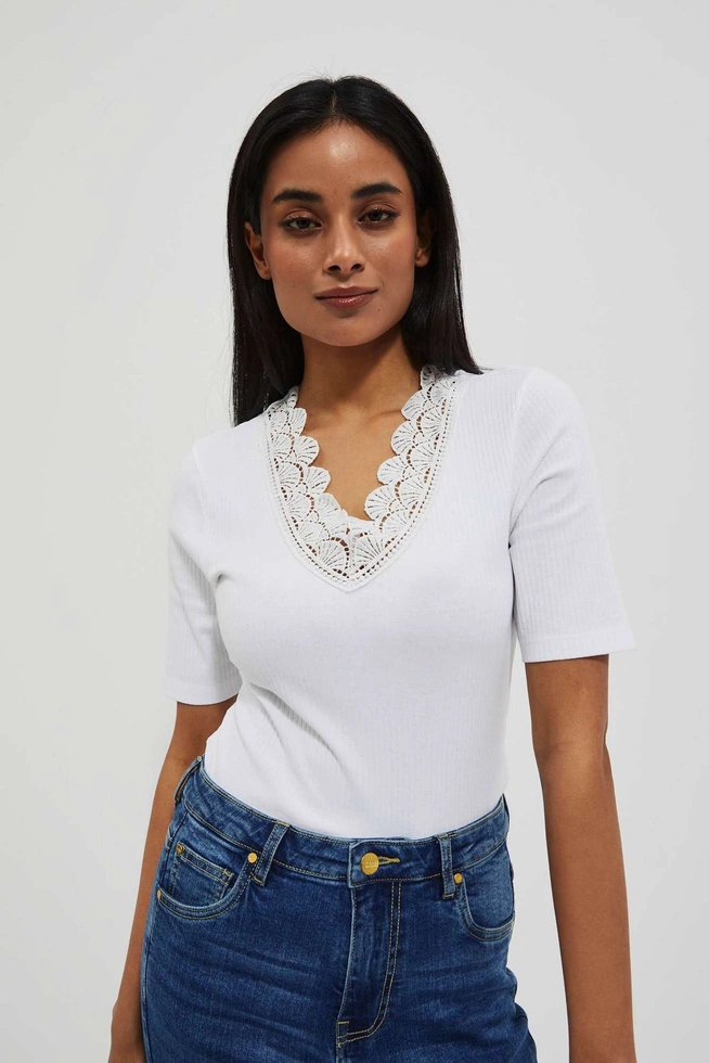 Bluzka z ozdobnym dekoltem