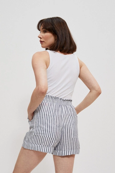 Top biały z guzikami