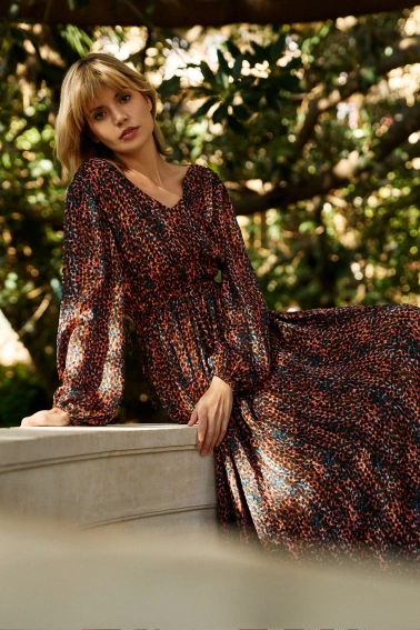 Sukienka maxi z bufiastymi rękawami brązowa