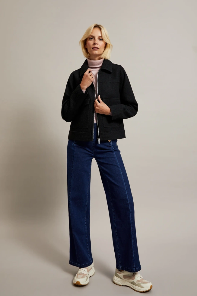 Kurtka z dużymi kieszeniami czarna