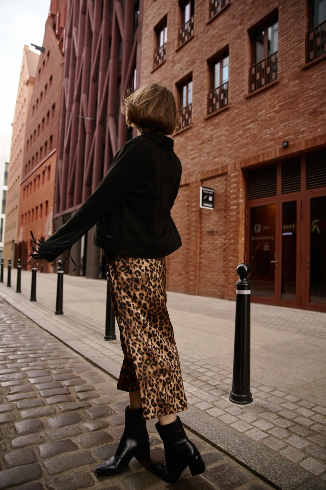 Kurtka z frędzlami czarna