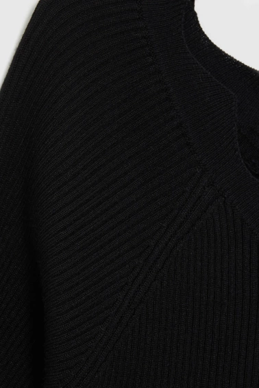 Dopasowany sweter czarny