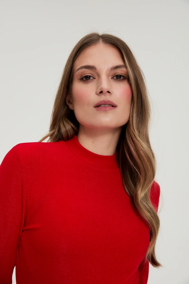 Bluzka z ozdobnymi rękawami czerwona