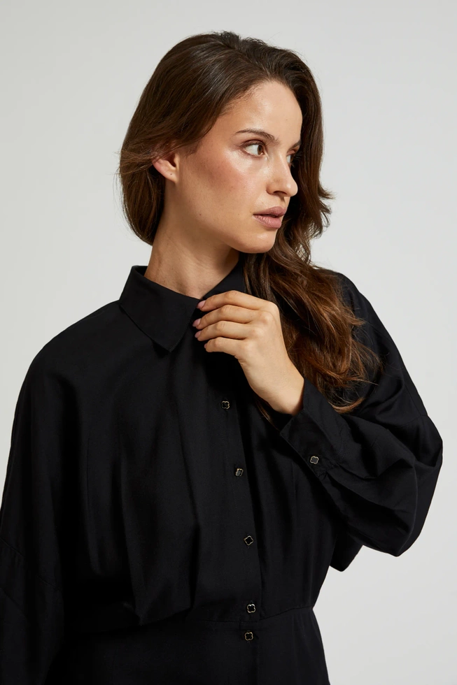 Sukienka midi z ozdobnymi guzikami i kołnierzykiem czarna