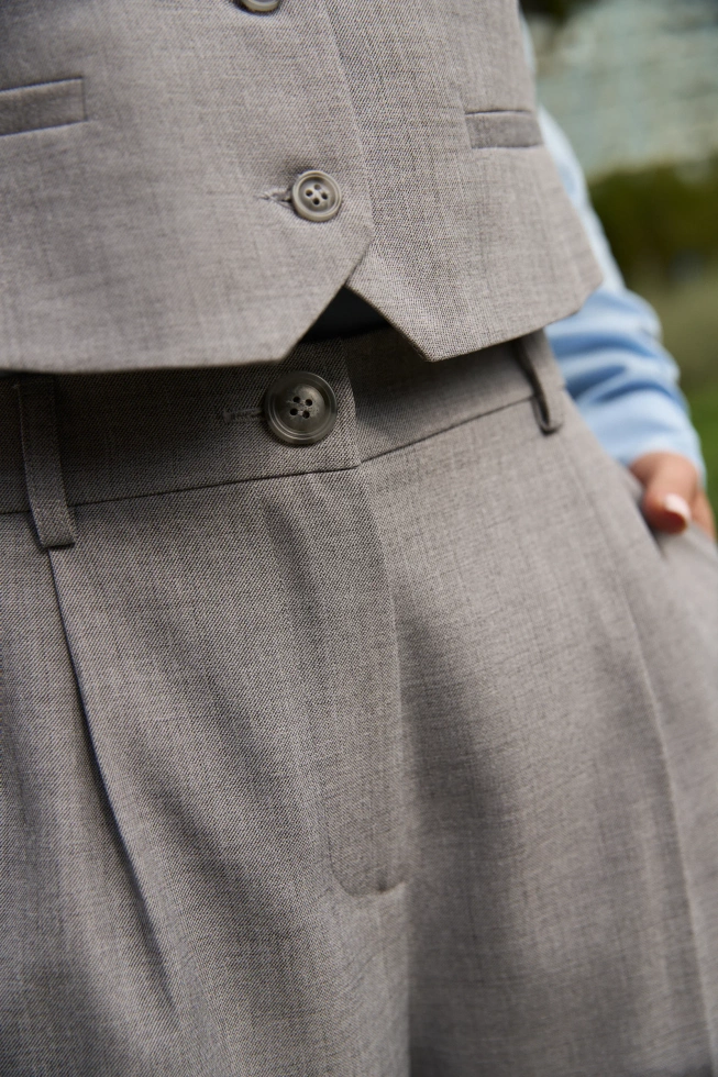 Spodnie w kant szare