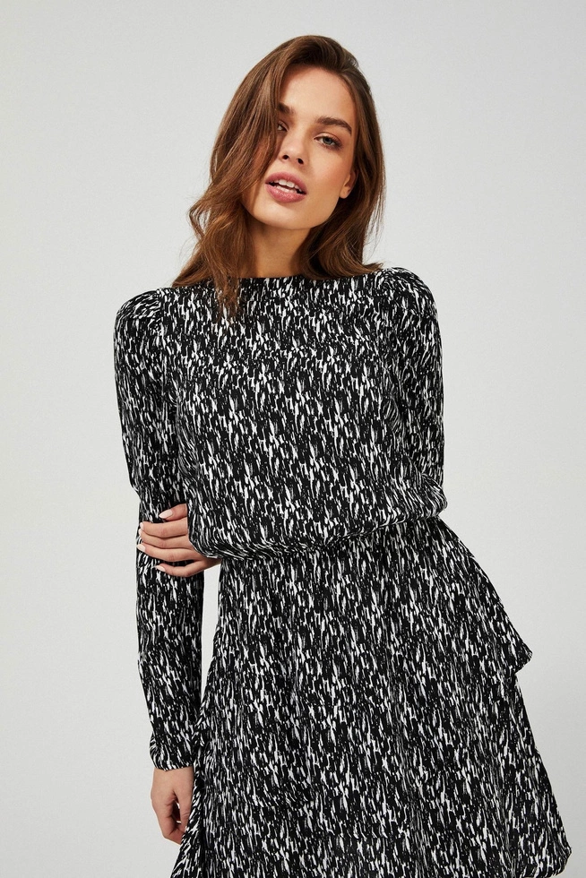 Taliowana sukienka z nadrukiem