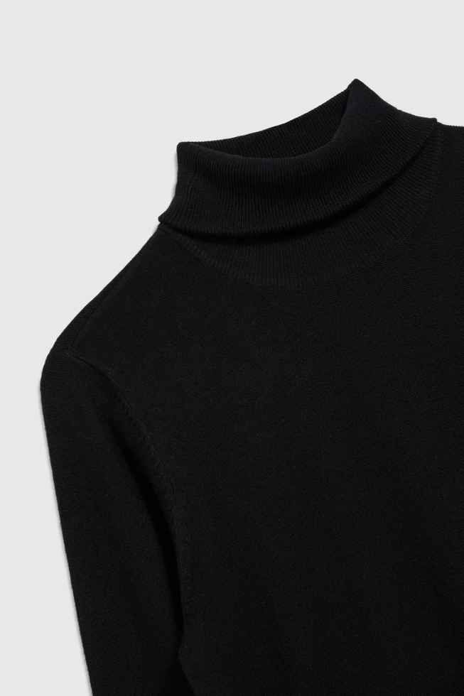 Gładki sweter z golfem czarny