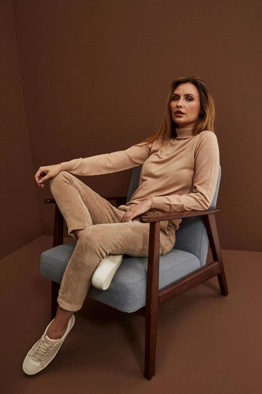 Sztruksowe spodnie z prostą nogawką