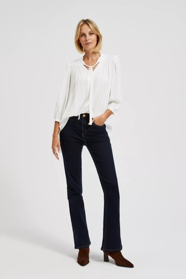 Koszula zapinana na guziki z wiązanym dekoltem biała