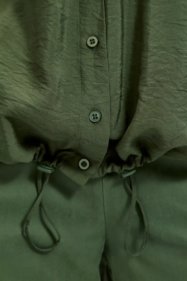 Koszula z kieszeniami i wywijanymi rękawami khaki