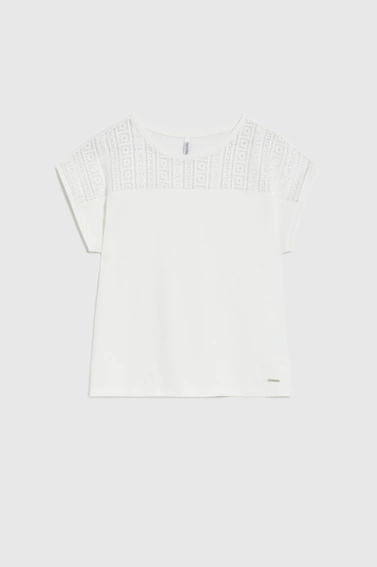 Bluzka z koronką na dekolcie biała