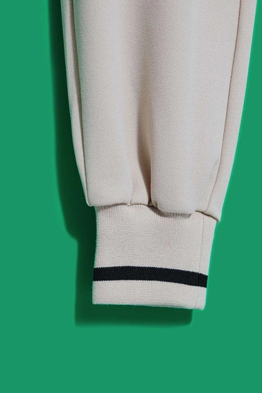 Gładkie dresowe spodnie piaskowe