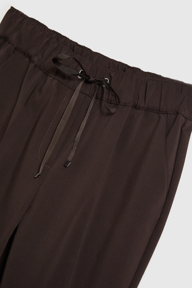 Spodnie z prostą nogawką i wiązaniem w pasie brązowe