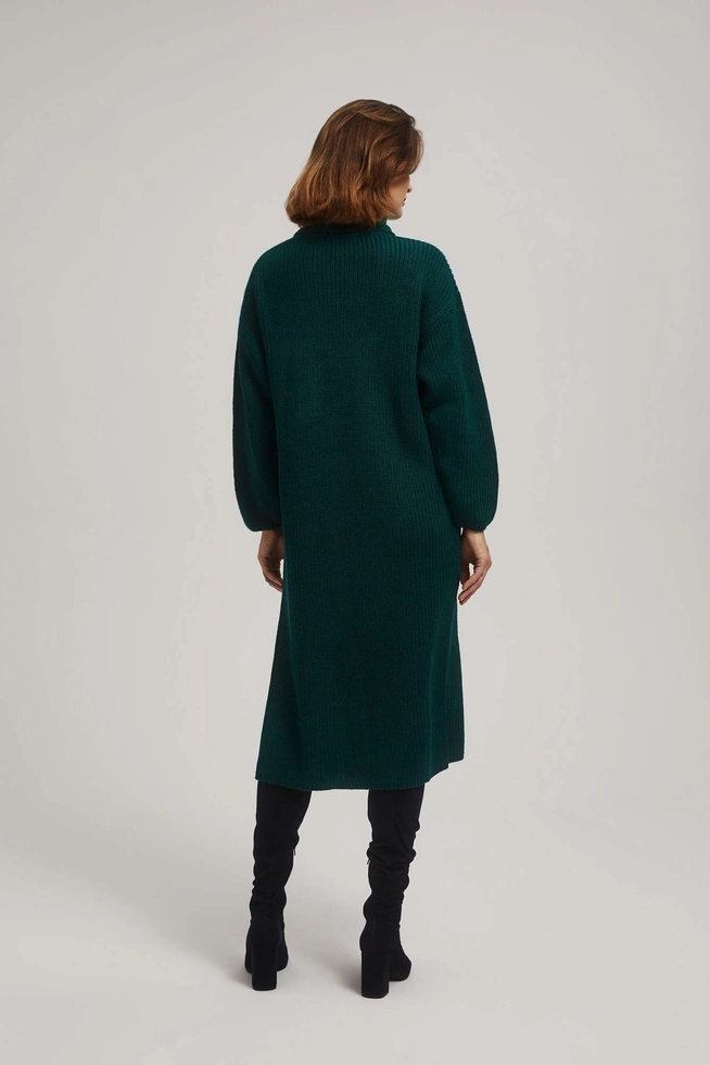 Swetrowa sukienka z golfem szmaragdowa
