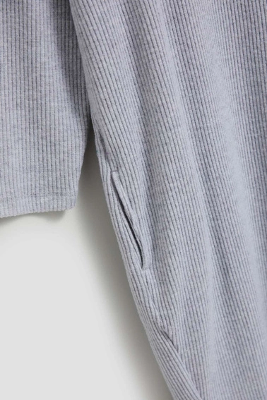 Sukienka z golfem szara