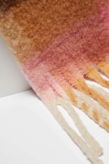 Gruby szal z frędzlami