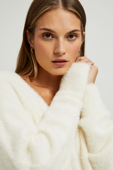 Sweter z dekoltem w serek i długimi rękawami ecru