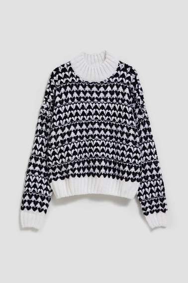 Sweter z golfem czarno-biały