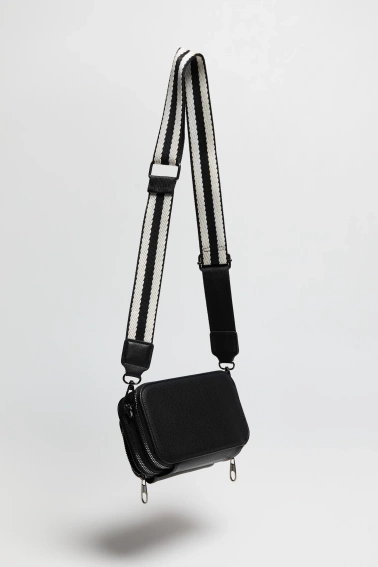 Torebka na szerokim pasku czarna