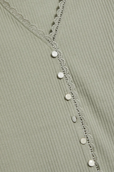 Bluzka z koronkowym dekoltem oliwkowa