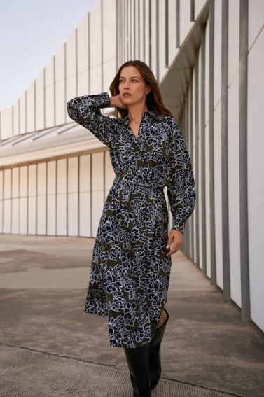 Szmizjerka z wzorem kwiatów oliwkowa