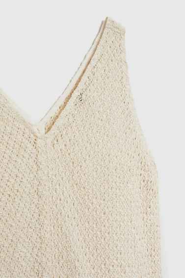 Ażurowa sukienka z dekoltem w serek beżowa