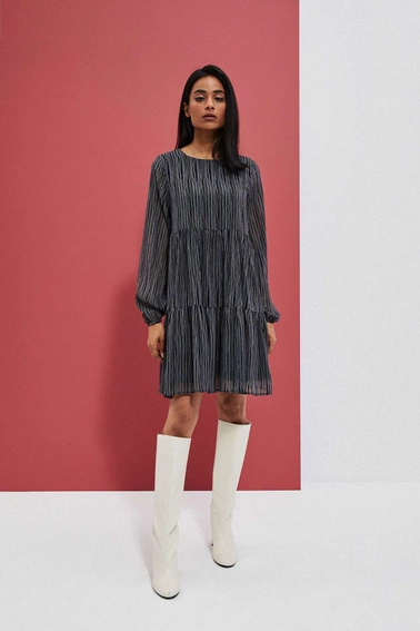 Trapezowa sukienka z printem czarna