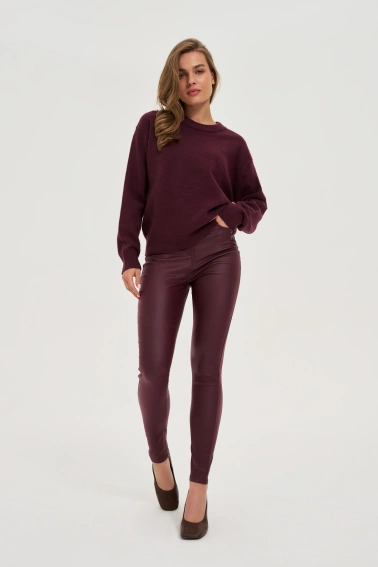 Woskowane spodnie burgundowe 