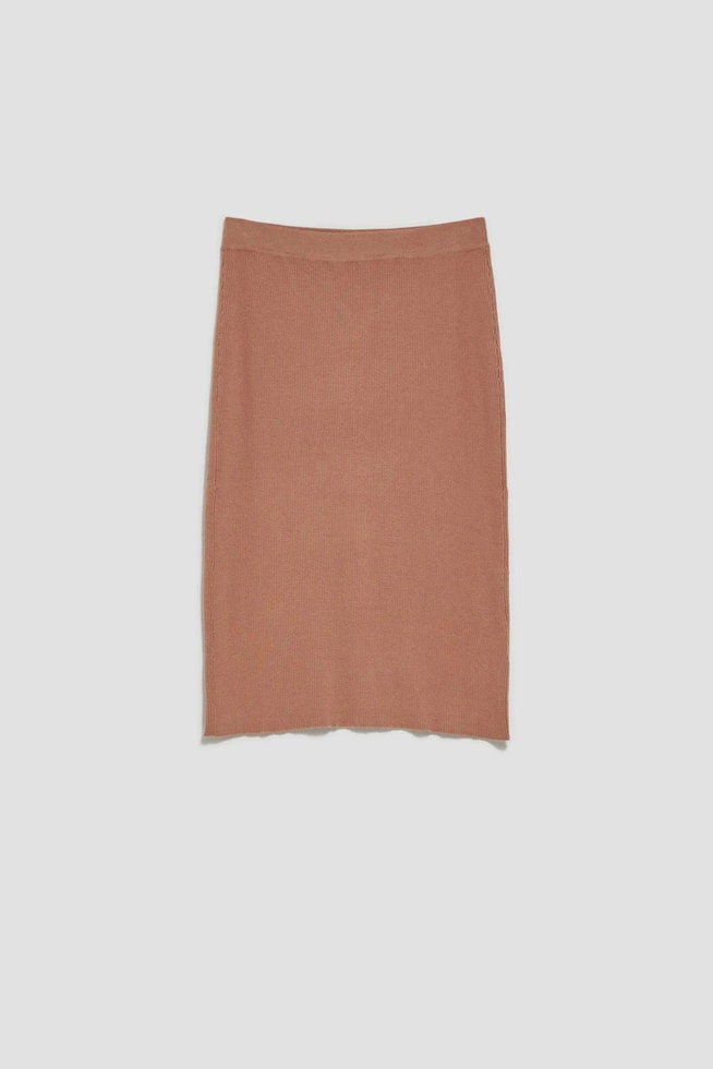 Ołówkowa spódnica kawowa