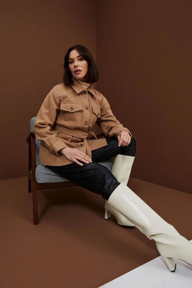 Koszulowa kurtka z paskiem