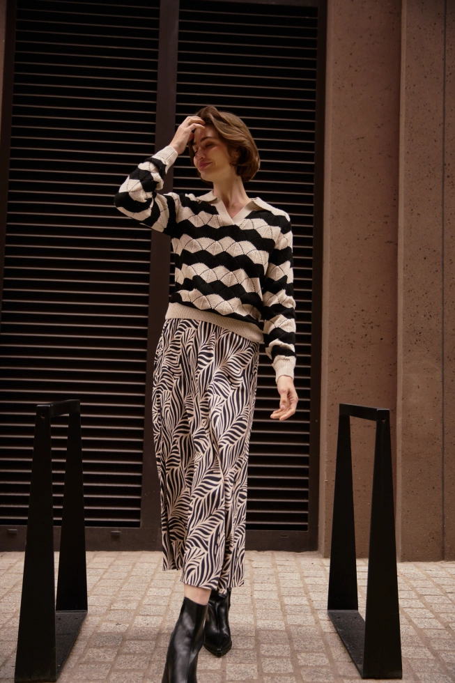 Sweter z kołnierzykiem beżowy