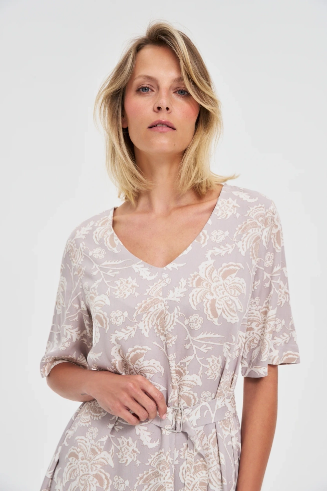 Wiskozowa sukienka z paskiem różowa