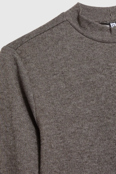 Bluzka z golfem brązowa